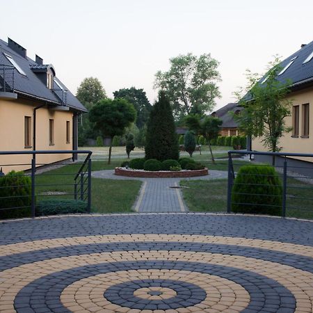 Hotel Paradiso Suchedniow Екстер'єр фото