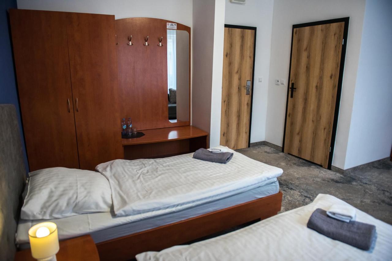 Hotel Paradiso Suchedniow Екстер'єр фото