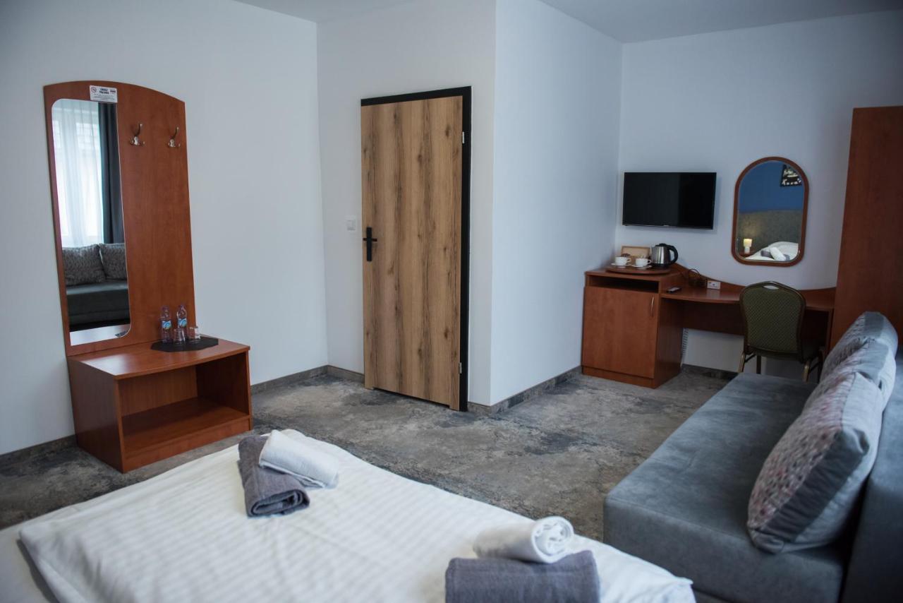 Hotel Paradiso Suchedniow Екстер'єр фото