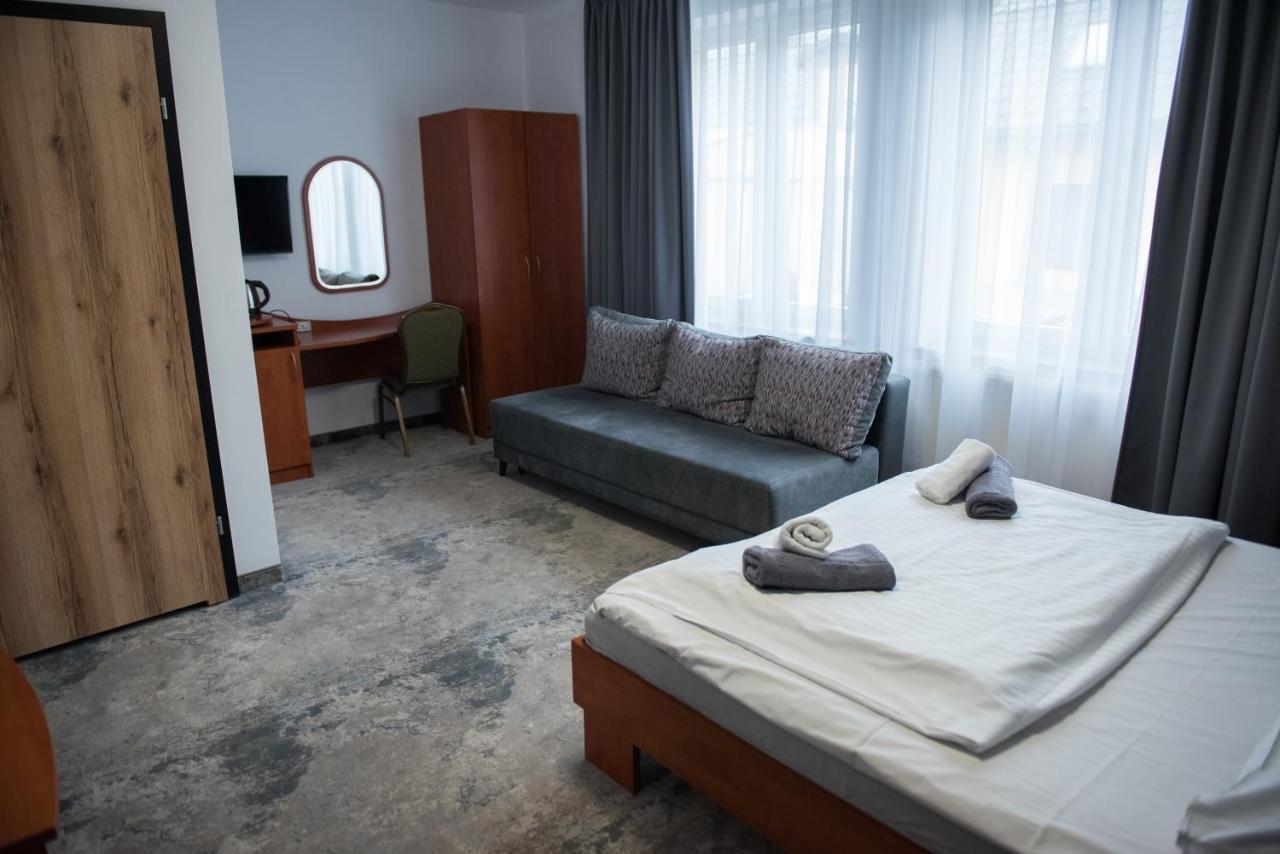 Hotel Paradiso Suchedniow Екстер'єр фото
