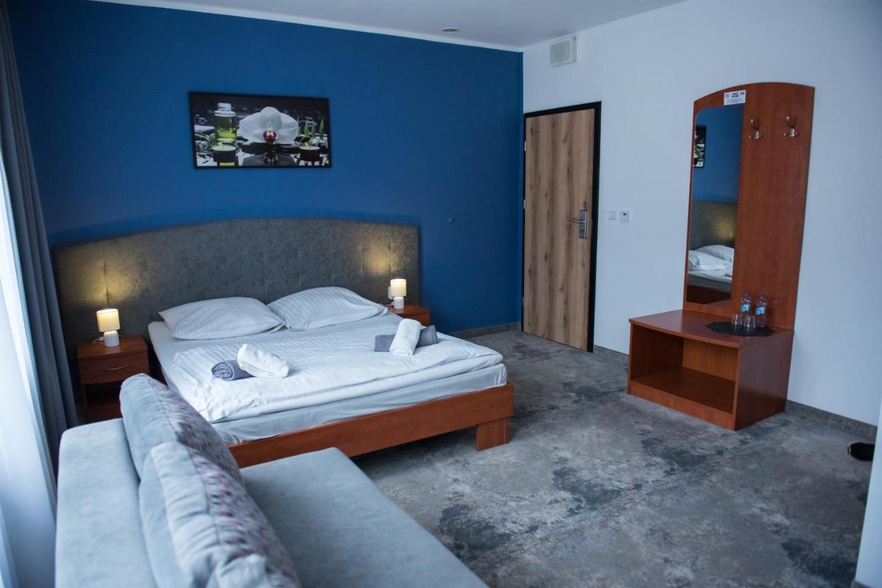 Hotel Paradiso Suchedniow Екстер'єр фото