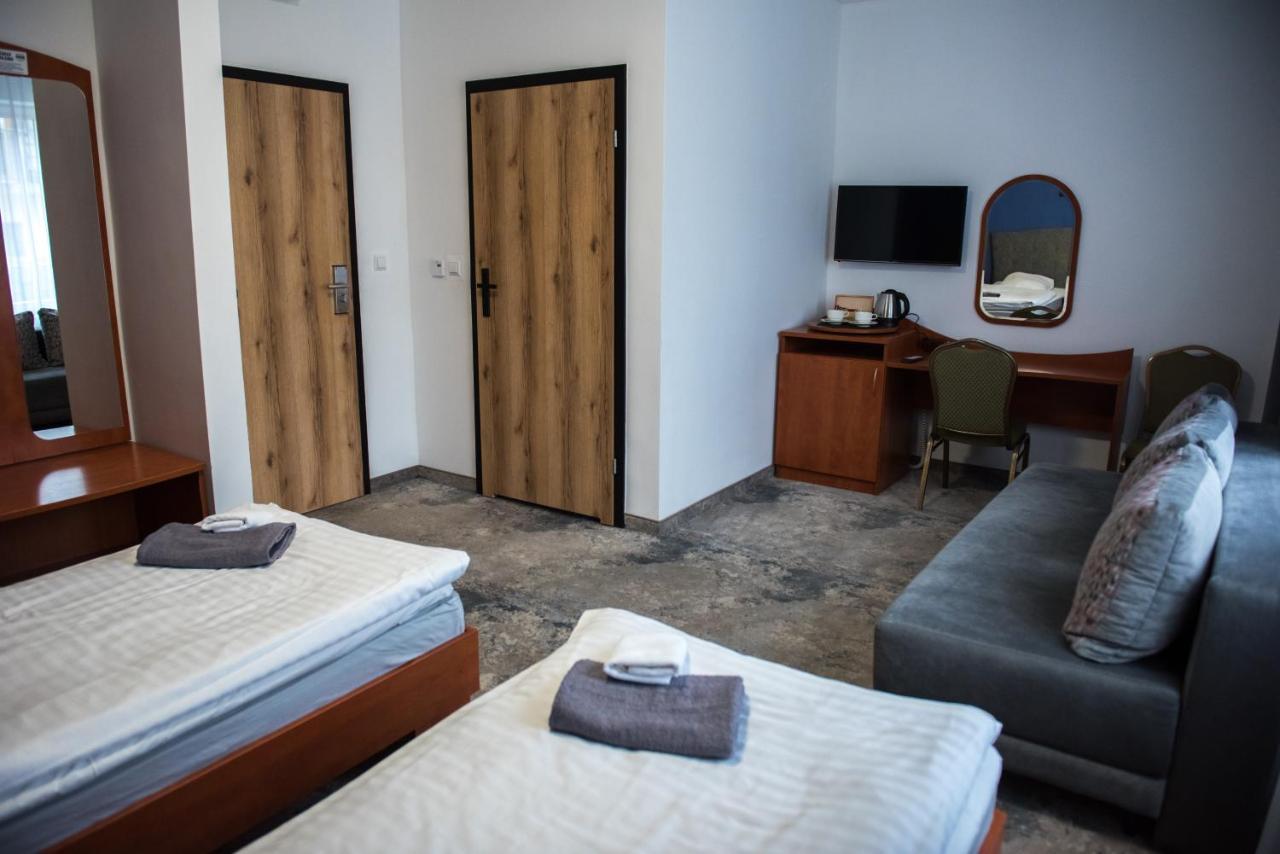 Hotel Paradiso Suchedniow Екстер'єр фото