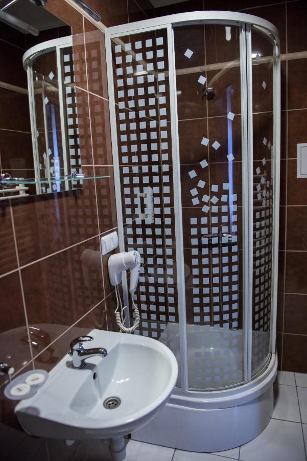 Hotel Paradiso Suchedniow Екстер'єр фото