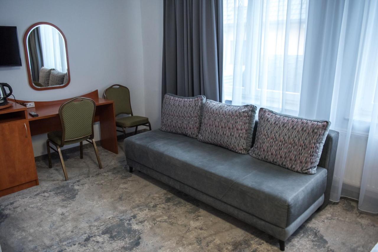 Hotel Paradiso Suchedniow Екстер'єр фото