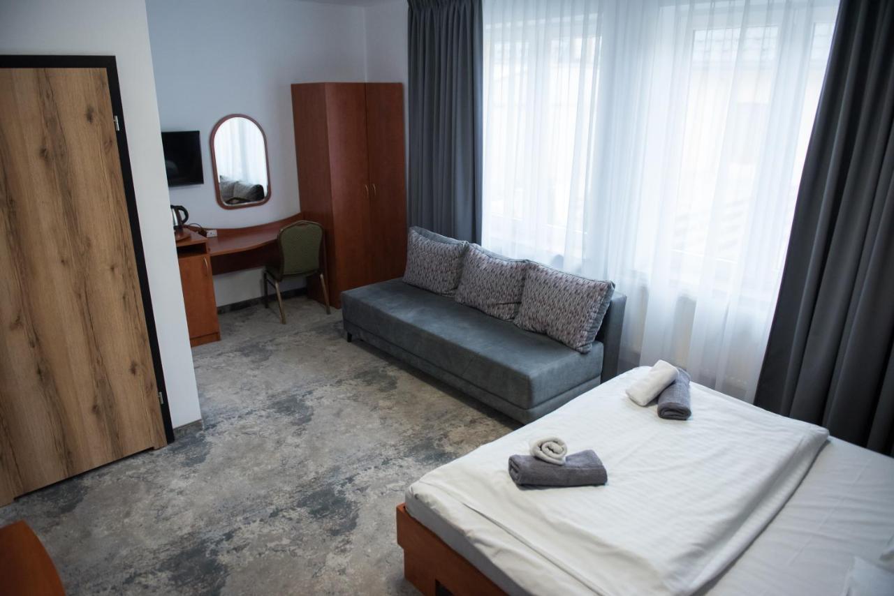 Hotel Paradiso Suchedniow Екстер'єр фото