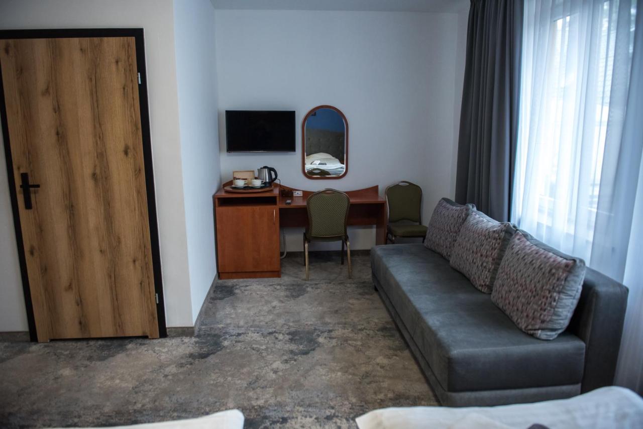 Hotel Paradiso Suchedniow Екстер'єр фото