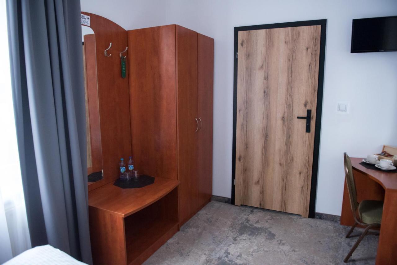 Hotel Paradiso Suchedniow Екстер'єр фото