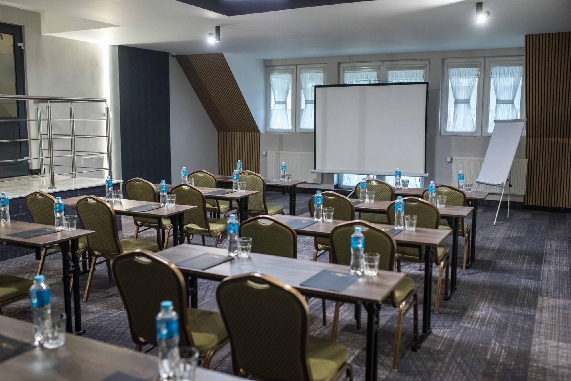Hotel Paradiso Suchedniow Екстер'єр фото