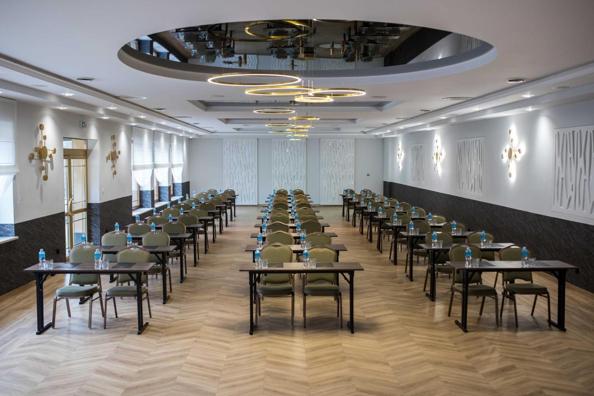 Hotel Paradiso Suchedniow Екстер'єр фото