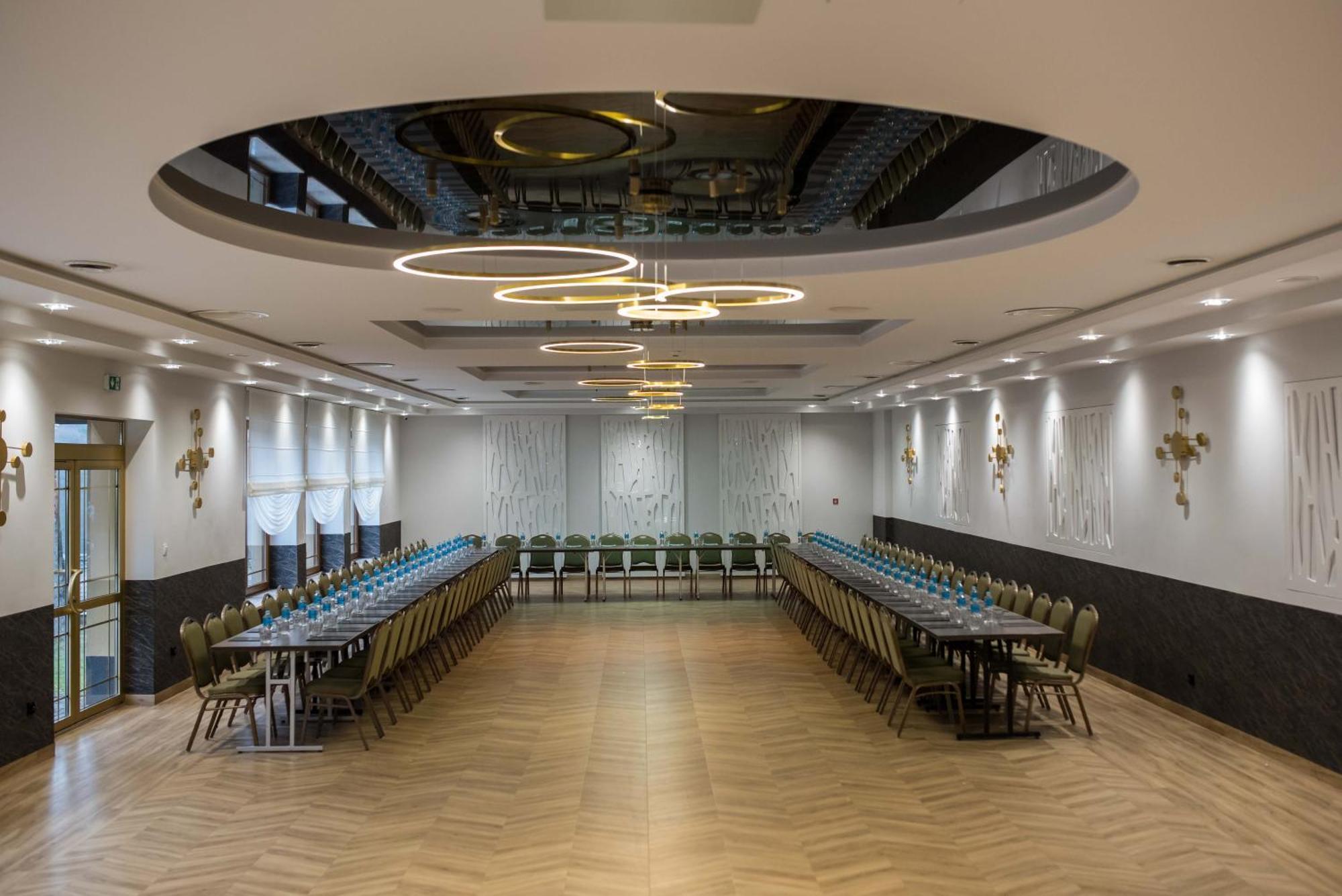 Hotel Paradiso Suchedniow Екстер'єр фото