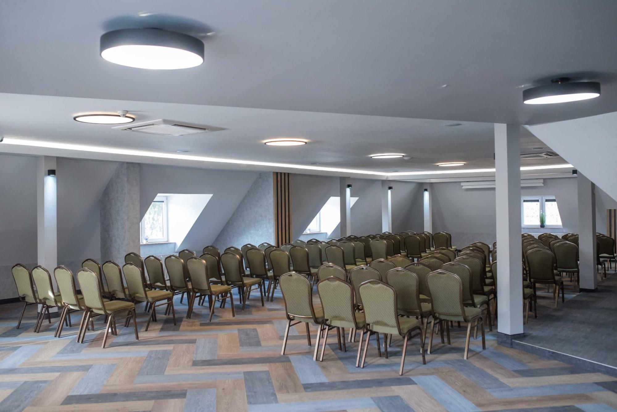 Hotel Paradiso Suchedniow Екстер'єр фото