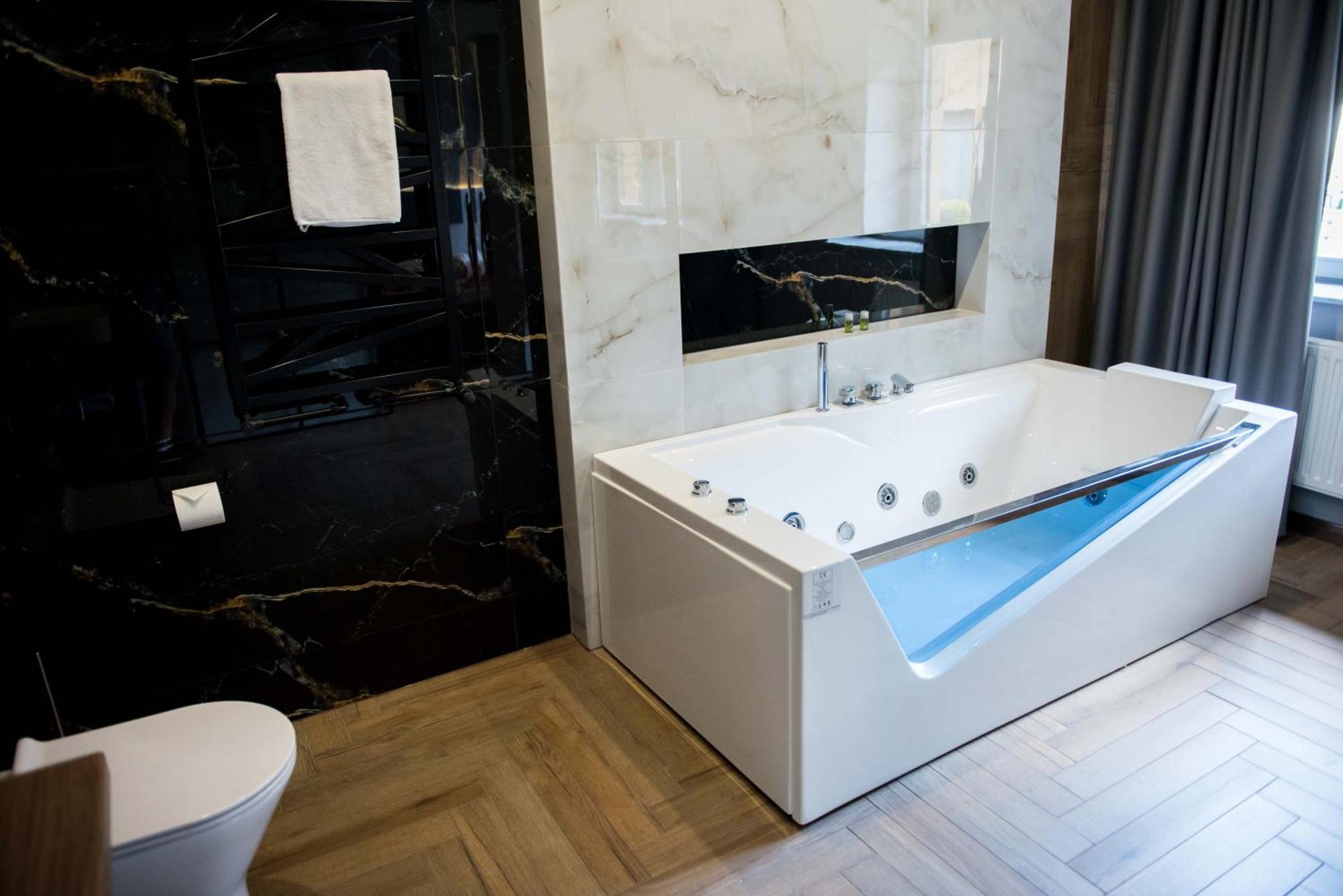 Hotel Paradiso Suchedniow Екстер'єр фото