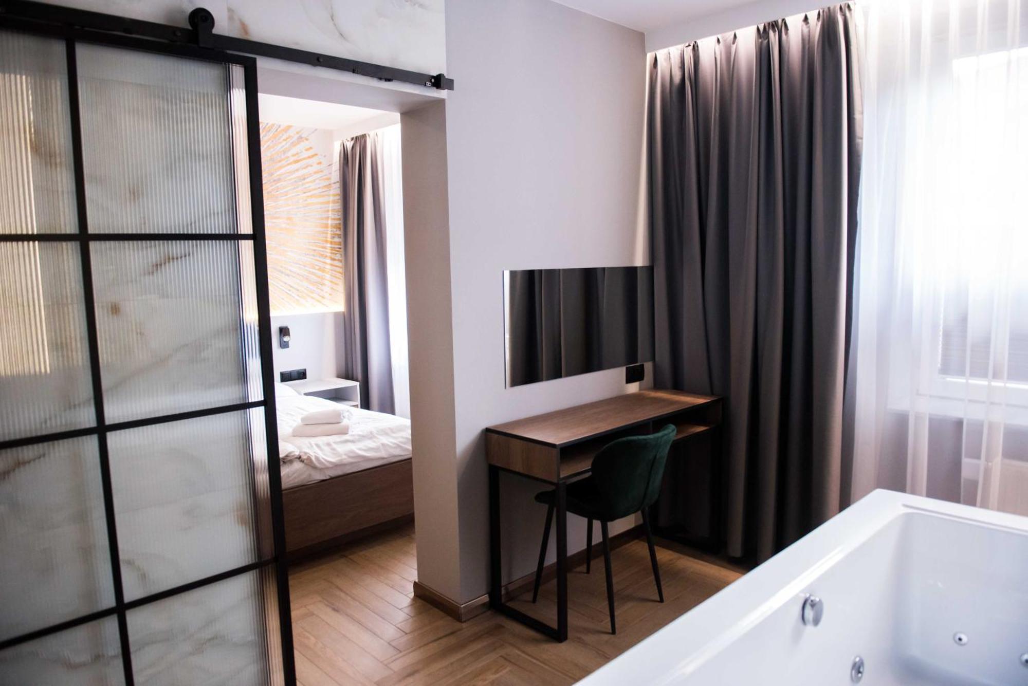 Hotel Paradiso Suchedniow Екстер'єр фото