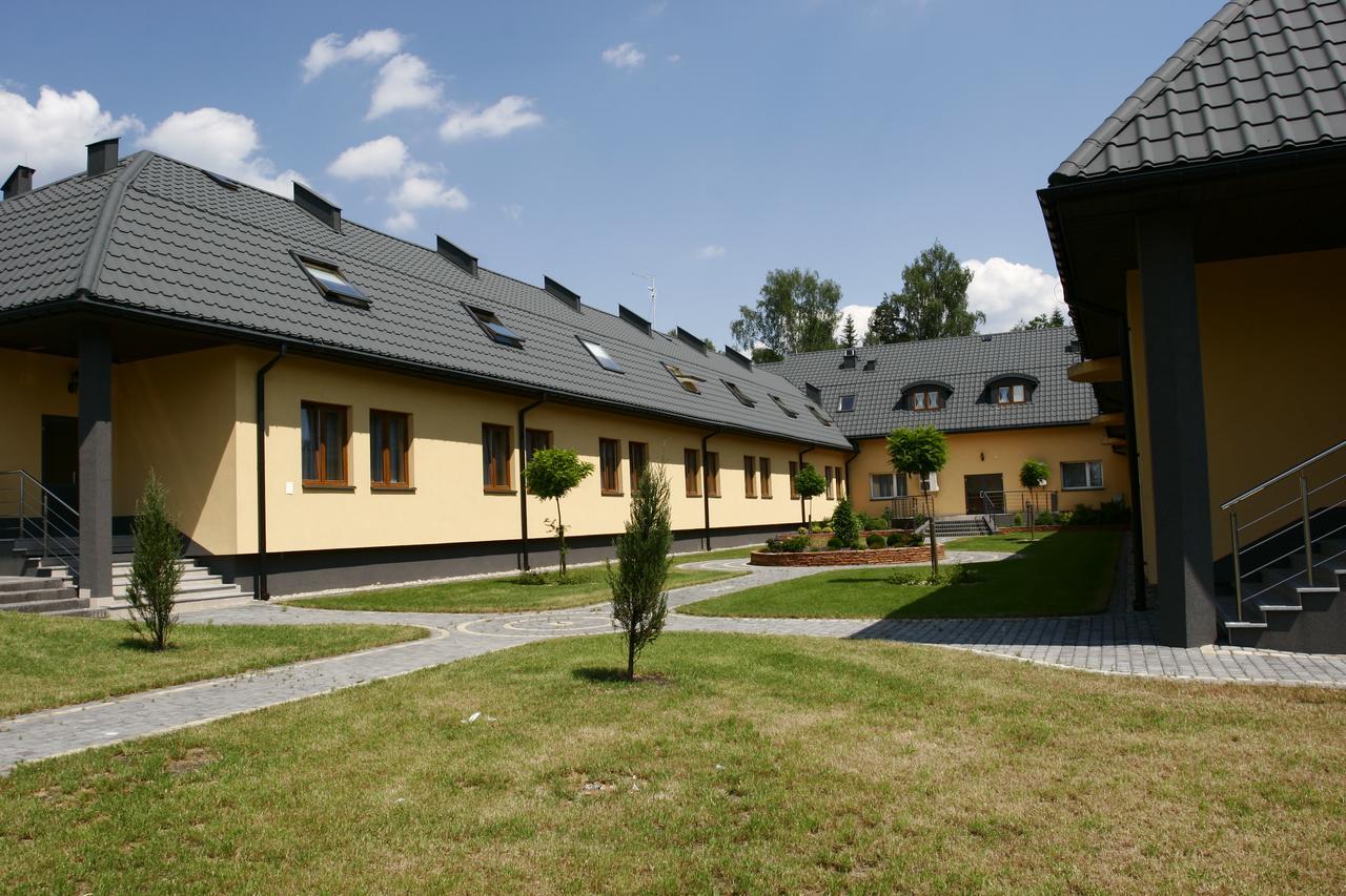 Hotel Paradiso Suchedniow Екстер'єр фото
