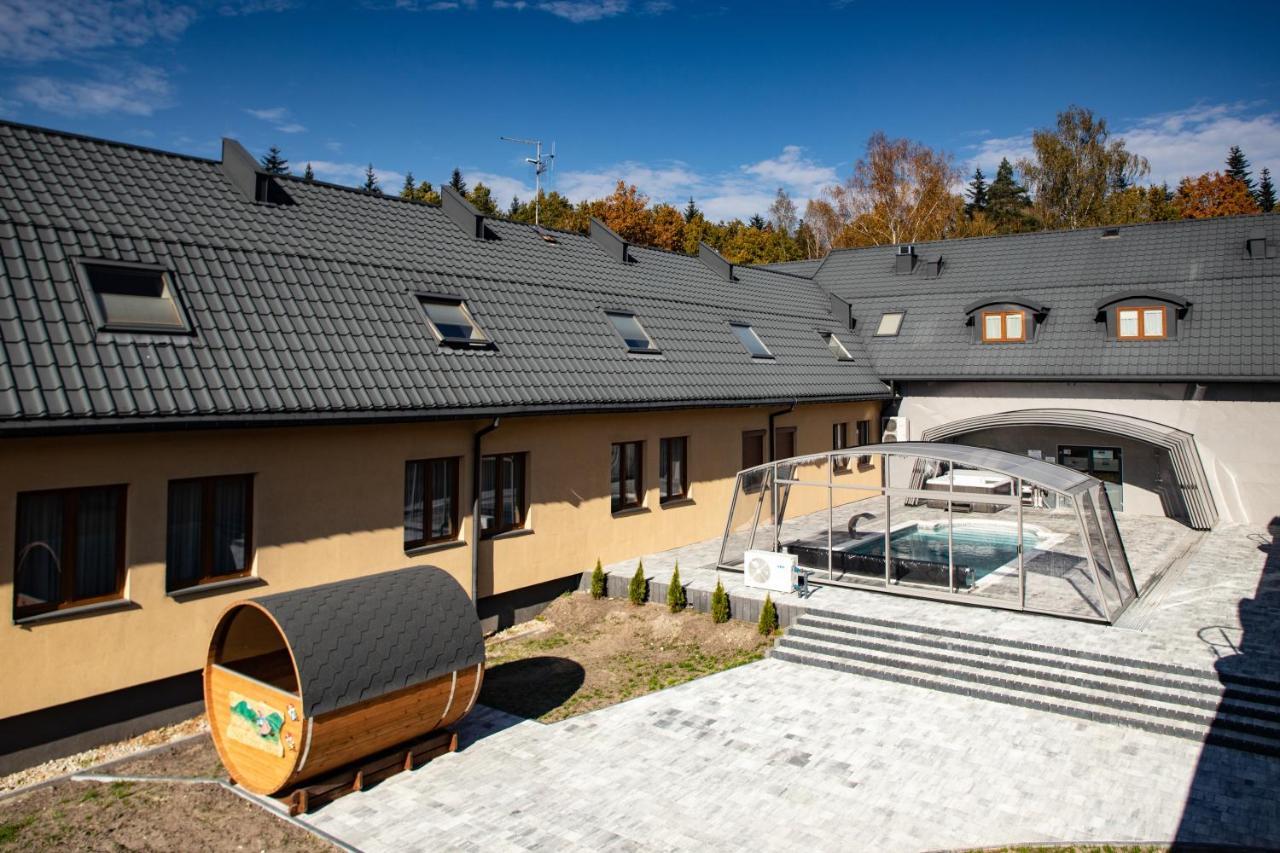 Hotel Paradiso Suchedniow Екстер'єр фото