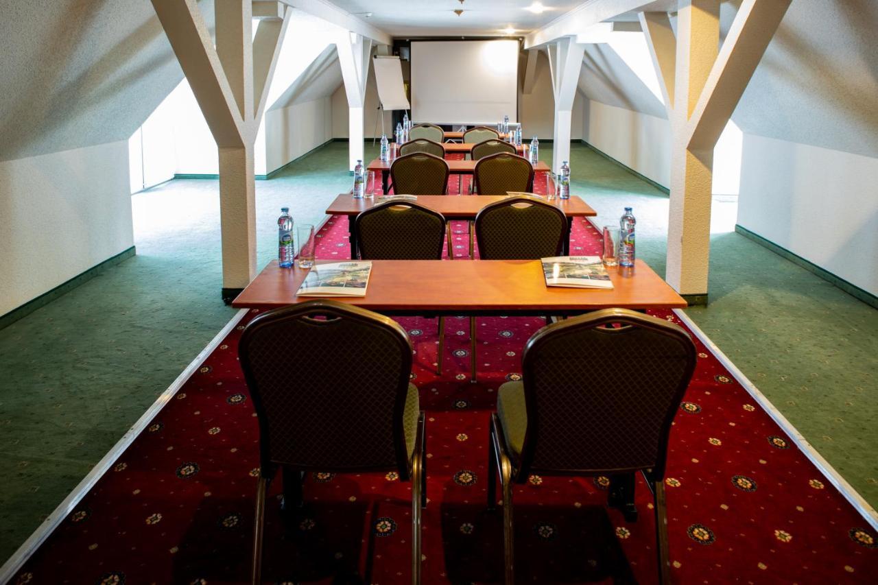 Hotel Paradiso Suchedniow Екстер'єр фото
