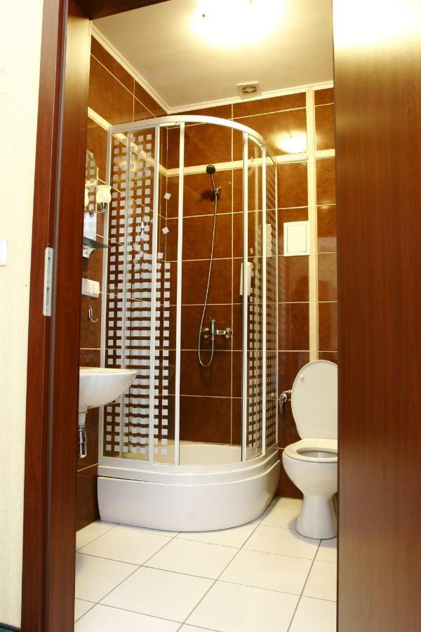 Hotel Paradiso Suchedniow Екстер'єр фото