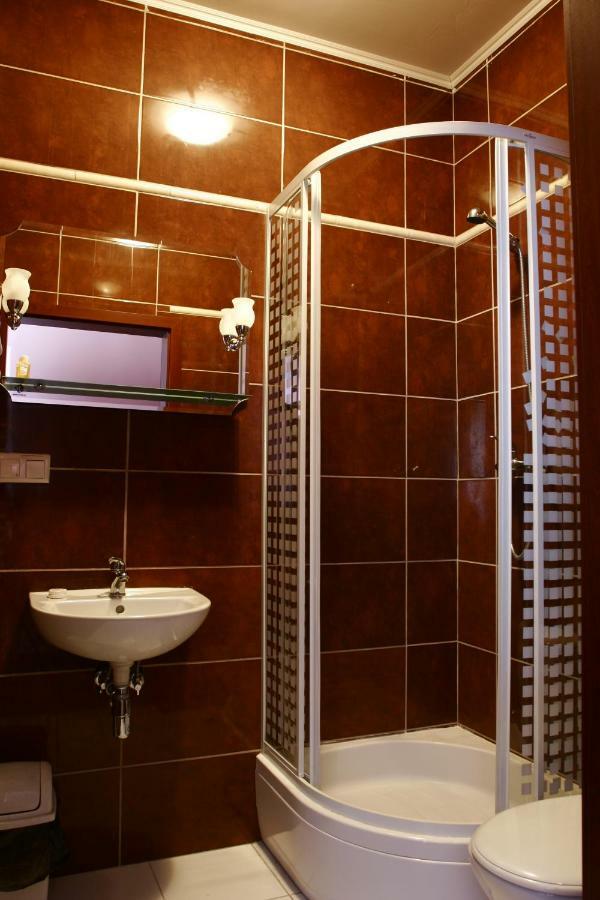 Hotel Paradiso Suchedniow Екстер'єр фото